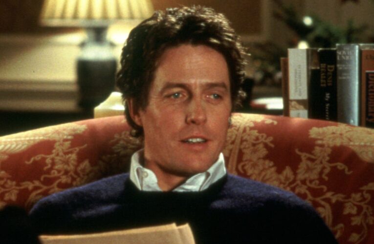 Hugh Grant reacciona con fuerza al ver el amor de verdad por primera vez