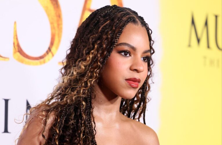 Blue Ivy actúa con Mother Beyoncé en el escenario del espectáculo de medio tiempo de la NFL