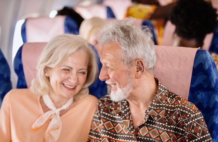 Un pasajero se niega a ceder el asiento a una pareja de ancianos “ridícula” en un vuelo de 12 horas