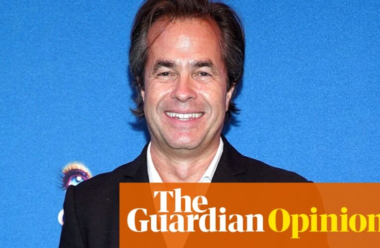 Rupert Gould es un inventor atrevido. Haz olas en el Old Vic escenario