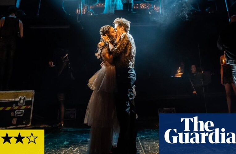 Reseña de Natasha, Pierre y el gran cometa de 1812 – Un riff aterrador sobre Tolstoi | el teatro