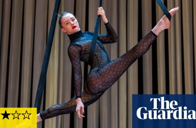 Revisión de Duck Pond: los maestros del circo moderno vuelan sobre seda | escenario