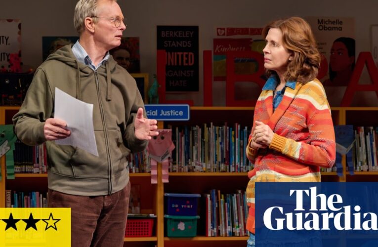 Reseña del día de Eureka: la obra espinosa de Broadway conduce al caos de la vacunación escolar | Broadway