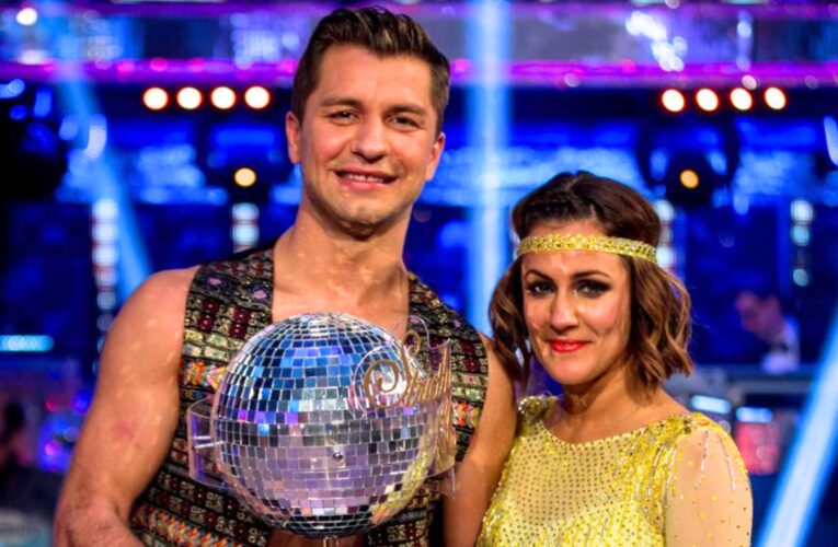 Los fanáticos acérrimos quedaron ‘llorando’ después de los emotivos homenajes a estrellas fallecidas como Caroline Flack