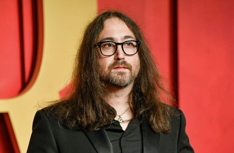 Sean Lennon intercambia insultos infantiles en línea después del ataque para defender a Elon Musk