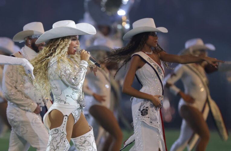 ‘Cowboy Carter’ con su hija Blue Ivy brilla en Beyoncé en el espectáculo de medio tiempo de la NFL y el dueto sorpresa de Post Malone: ​​actualizaciones en vivo