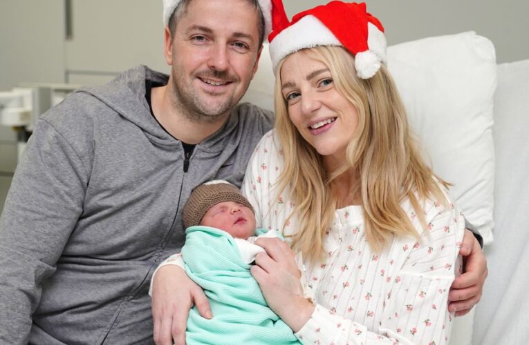 Recién nacido interrumpe la noche de cine de Nochebuena