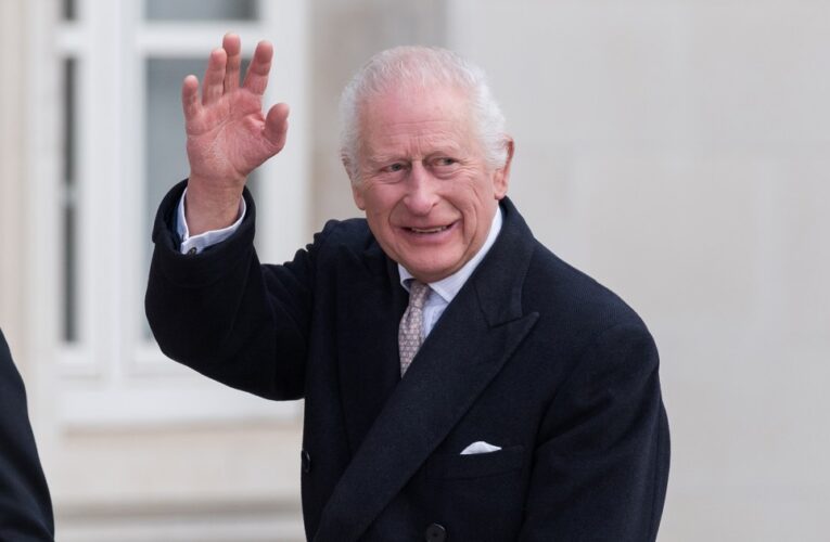 El rey Carlos hizo una broma divertida sobre su salud