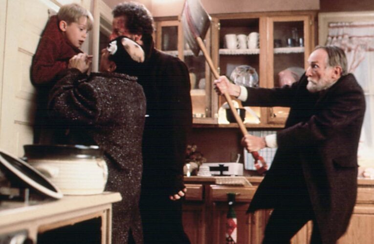 Macaulay recuerda haber mordido el dedo de Culkin mientras filmaba la estrella de Home Alone, Joe Pesci