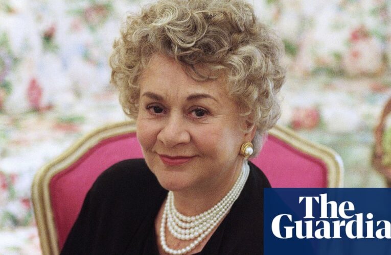 ‘Traviesa, tremendamente cálida, nunca grande’: Sheila Reid rinde homenaje a Joan Plowright | Joan Plowright