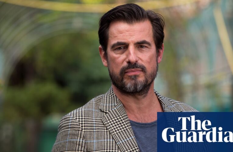 Publica tu pregunta para Claes Bang la película