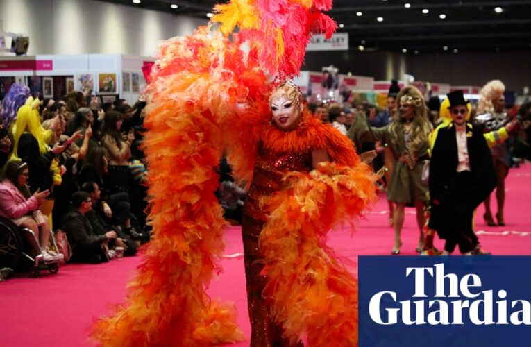 Artistas drag advierten sobre la creciente ola de intolerancia mientras rinden homenaje a The Vivienne | arrastrar