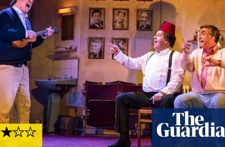 Última revisión de la risa: Eric Moracambe, Tommy Cooper y la triple acto triple de Bob Monkhaus | Teatro