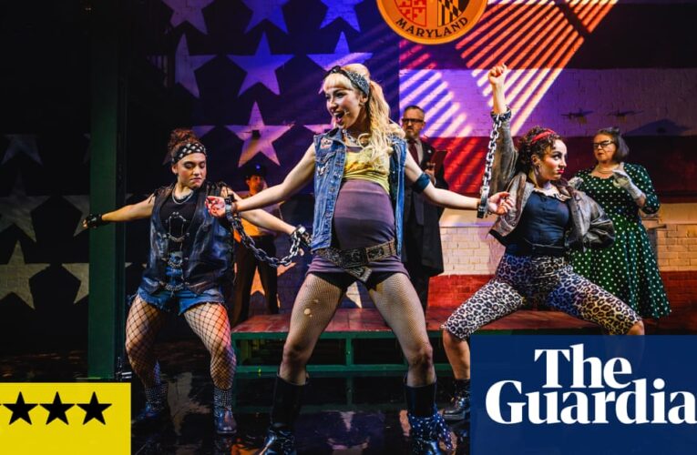Cry-Babbi, The Musical Review-John Waters’s Teenage Rebels los mantendrá llorando de alegría. Escenario