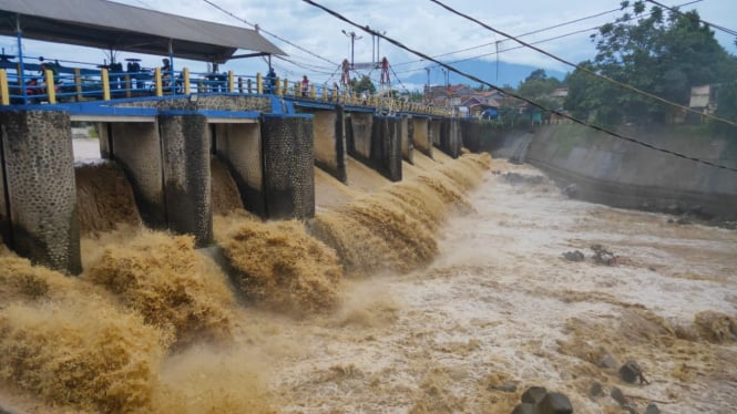 Dam Katulampa Alert 1, se estima que el envío de Bogo se llega a Yakarta el lunes por la mañana