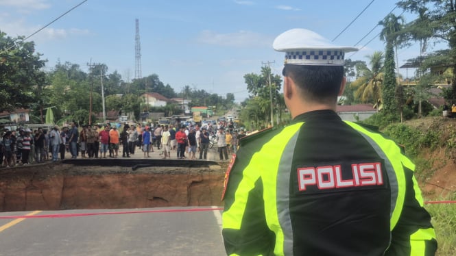 Jalan Zambi-Padang decidió, Darlatus Polda Zambi: Camión de Carinsci-South Selatan