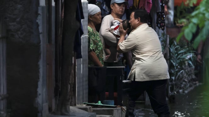 Prueba a las víctimas de la inundación en Becky, Prabo también telefoneó a varios oficiales