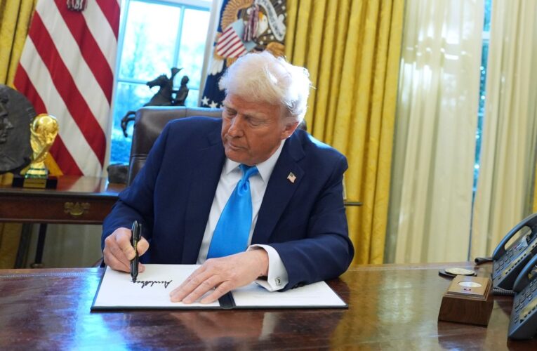 Los partidos hispanos, negros y asiáticos del Congreso han criticado a Trump para declarar un idioma inglés en los Estados Unidos