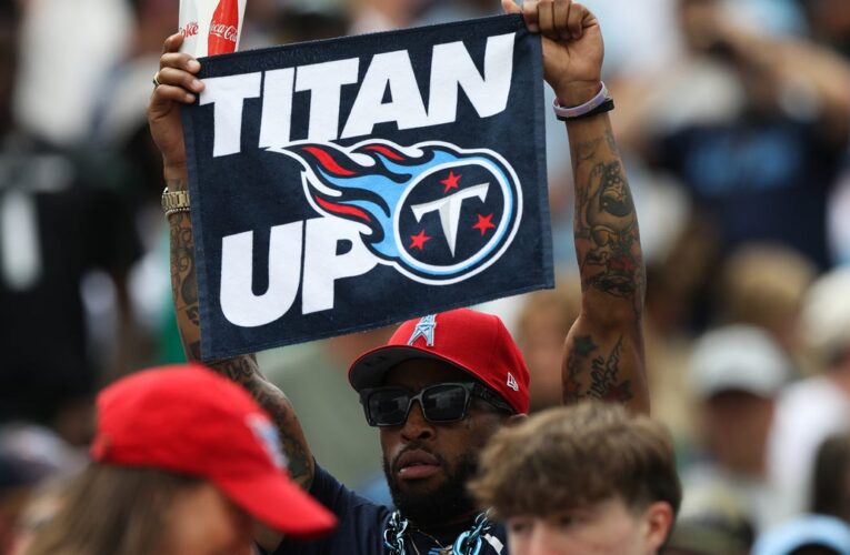 Tennessee Titans cambia la lista, continúa continuando múltiples transacciones