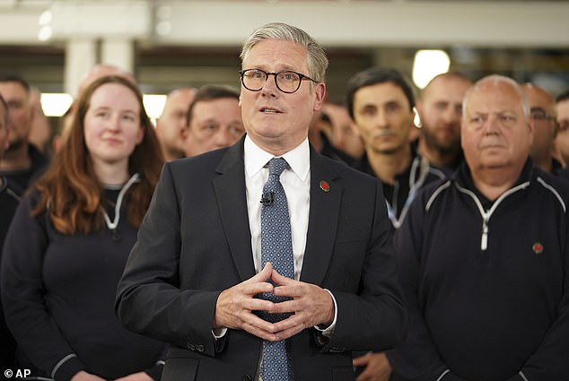 ¿No hay dirección en el No. 10? Downing Street Care Starmer ofrece la posición incorrecta para el discurso del acuerdo comercial de los Estados Unidos, lo que obliga a los periodistas a interrogar a 34 millas de lucha para cuestionar