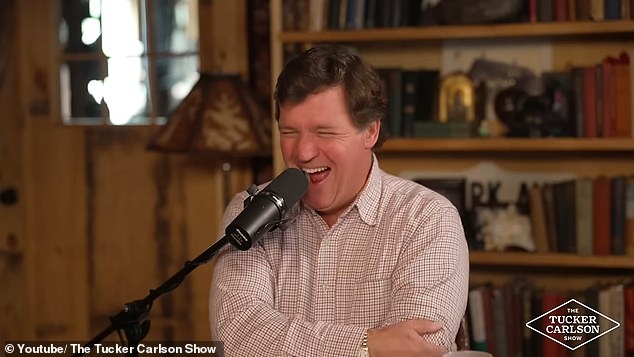 Tucker Carlson puede mantener su alegría con los invitados que hunden el cuchillo con Kash Patel