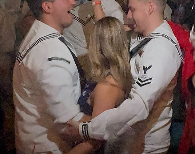 Dentro de la fiesta Wild Fleet Week donde los marineros solitarios buscan amor … y un anillo en el dedo no es algo