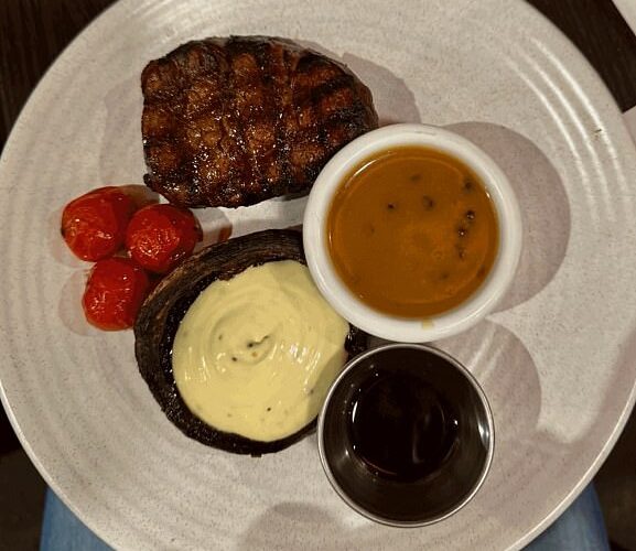 Una moderna ciudad interna es el tamaño de este bistec en el pub