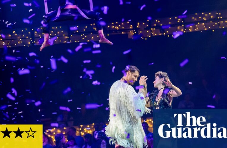 Sueños de una noche de verano: Nicholas Hitner Rivels regresa con amigo, travesuras continuas. Teatro