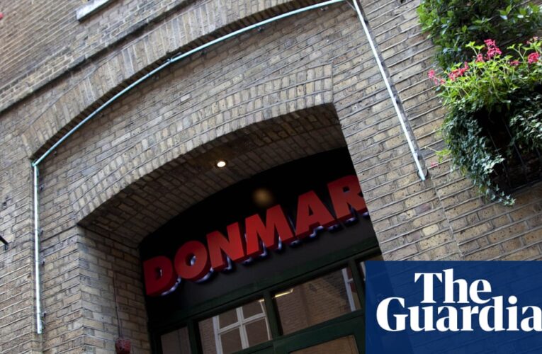 Carrill Churchill Berkless se está retirando del proyecto Donoma Warehouse en el enlace de Israel. Carril Churchill