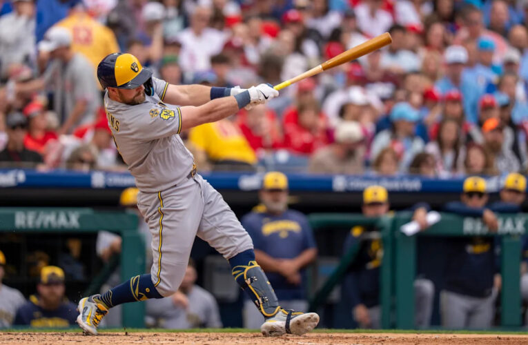 Hoskins tiene 2 horas y 6 carreras impulsadas, el robo también agregó 4 hits y 5 carreras impulsadas porque Brewer derrotó a Filge 17-7