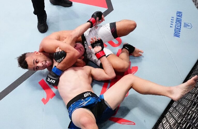 Jordan Levit hace que Kurt Holobog se enfríe por enfriar