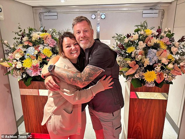 El esposo de la mujer británica asesinada en el horror español de jet ski describe cómo fue golpeada por una amiga por una amiga que “la sostuvo en mi brazo” para nadar para nadar en ella.