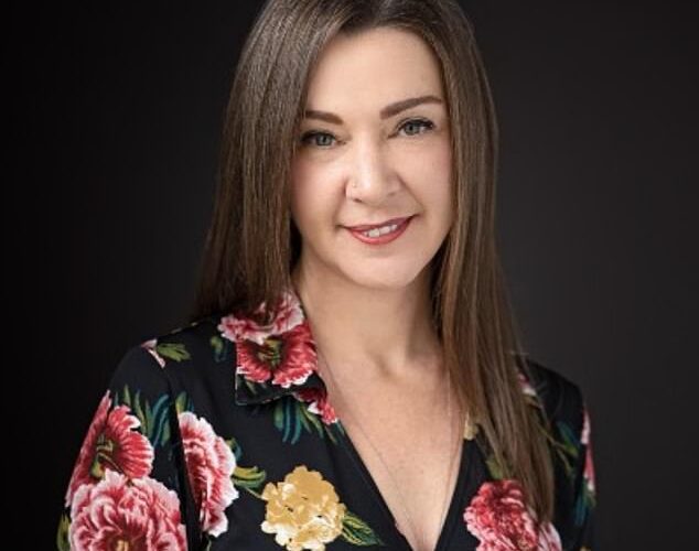 La psicóloga destruye su carrera a través de las relaciones sexuales con uno de sus pacientes.