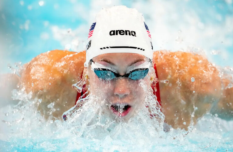 El nadador de Virginia Gregn Walsh Honda ganó la Copa, entregada a la mejor atleta universitaria