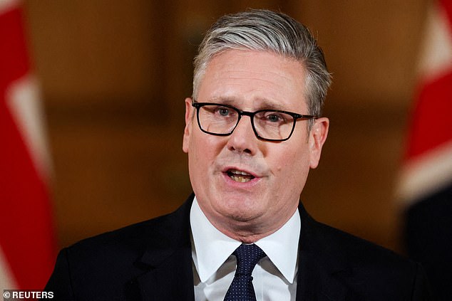 Starmer de cuidado se niega a comprometerse con el oficial estatal palestino que da a todos los rehenes de Hamas, como los señores dicen que su promesa puede romper el derecho internacional