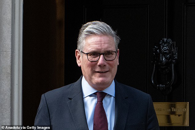 Demuestre que las ‘pandillas de Starmer aplastaron a la promoción de las pandillas es una broma: los migrantes de botes pequeños llegan a 25,000 en el momento del récord