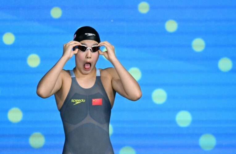 ‘Emocional’ u, 12, celebra la histórica medalla de natación del mundo de Tihasik