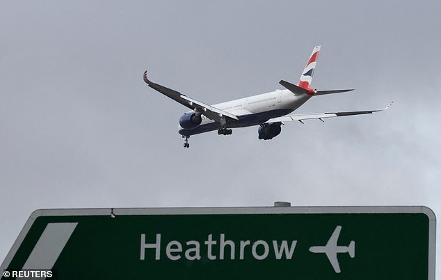 ¡La guerra para la tercera pista de Heathrow está lista para una tecnología! El aeropuerto ha presentado planes de £ 49 mil millones, pero los Verdes y el alcalde se oponen fuertemente