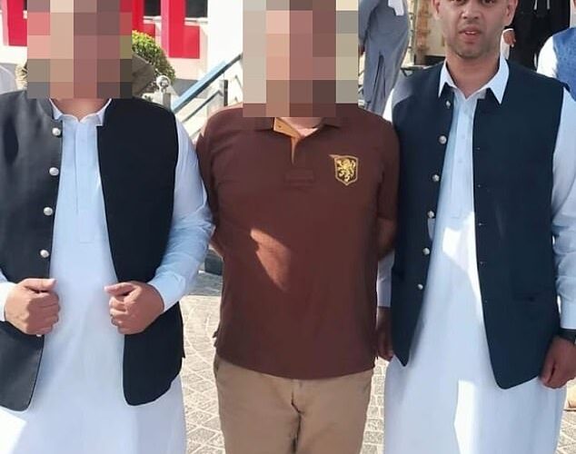 El concejal laborista se negó a saber que su hermano de traficante de drogas estaba fugando en el Reino Unido, después de unirse a su matrimonio en Pakistán.