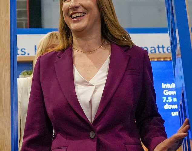 Rachel Reeves tomó nuevas filas con parlamentarios laborales como el sistema de Tapper de alineación de canciller para el reemplazo de la tapa de beneficios de dos bebés ‘