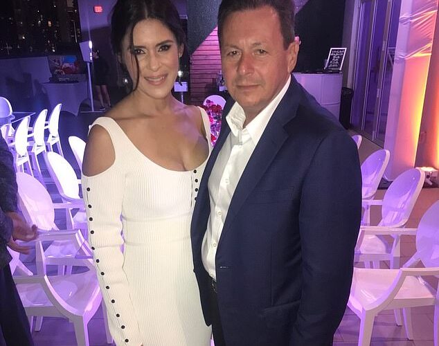 El tribunal dijo que la rica esposa en la fila para matar el divorcio de 20 millones de dólares de su esposo para hacerle un destino y una trampa de $ 165 millones