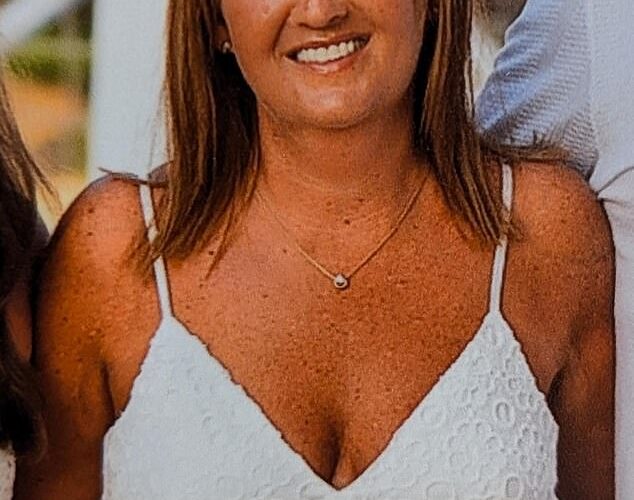 La madre de tres hijos murió después de ser electrónicamente mientras sostenía su teléfono de carga en el baño, la búsqueda escuchó la búsqueda.