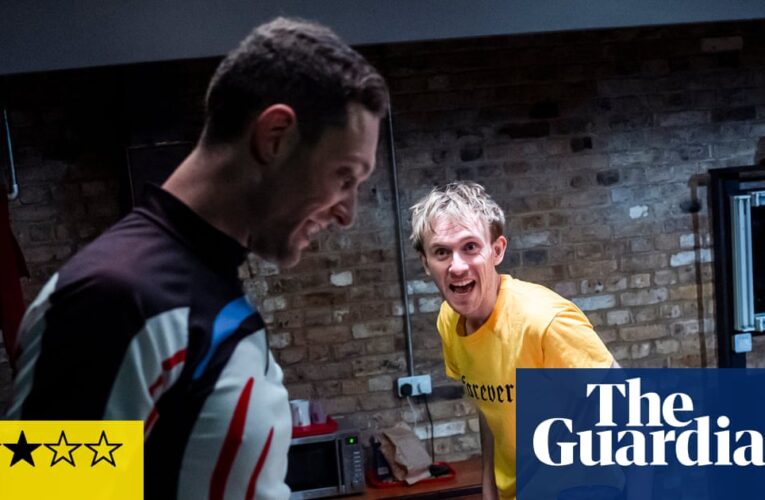 Petty Men Review: los académicos traman su propia versión del teatro Julio César