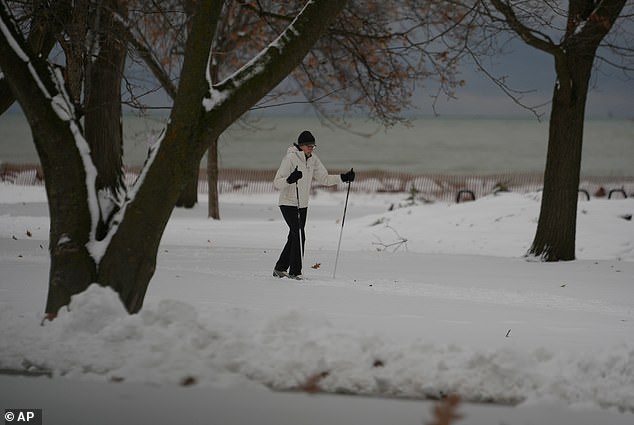 Se pronostica que una monstruosa tormenta invernal traerá más de un pie de nieve a Nueva Inglaterra