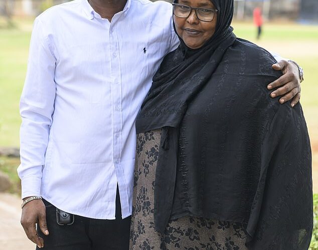 Ahora el ‘real’ Mo Farah se ha visto obligado a someterse a una prueba de ADN para demostrar su identidad en un intento por venir al Reino Unido.