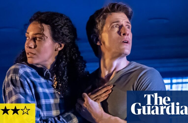 Revisión de actividades paranormales: esta noche aterradora te dejará hipnotizado y asustado en el teatro