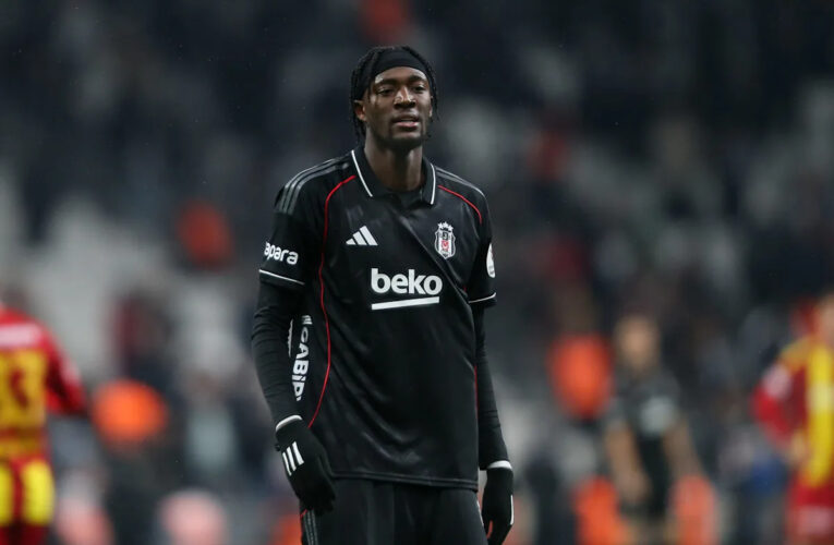 Fabrizio Romano confirma que el Aston Villa se ha acercado al delantero marroquí: ¿encaja mejor que Abraham?