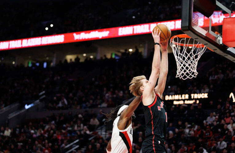 Los 22 puntos de Mamukelashvili llevaron a los Raptors a superar a los Blazers, rompiendo la racha ganadora de Portland.