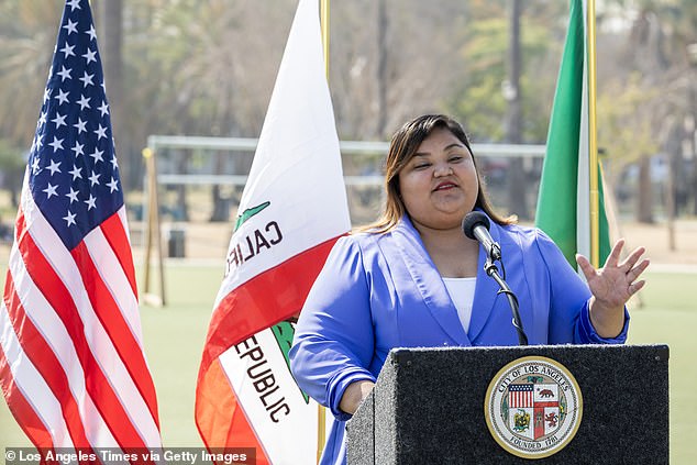 El legislador de Wake California que dice odiar a los multimillonarios se está quedando con los cheques de la esposa del magnate de Netflix