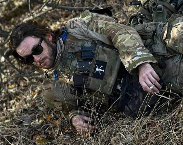Han llegado homenajes a un hombre australiano asesinado durante la guerra en Ucrania apenas una semana antes de su boda.
